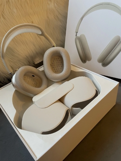 AirPods Max prize